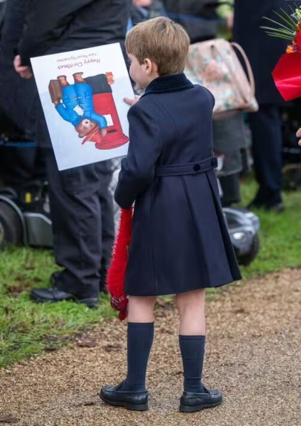 Prince Louis Cheeky Encounter With Royal Fan You Have Missed Paddington Bear Christmas 2022