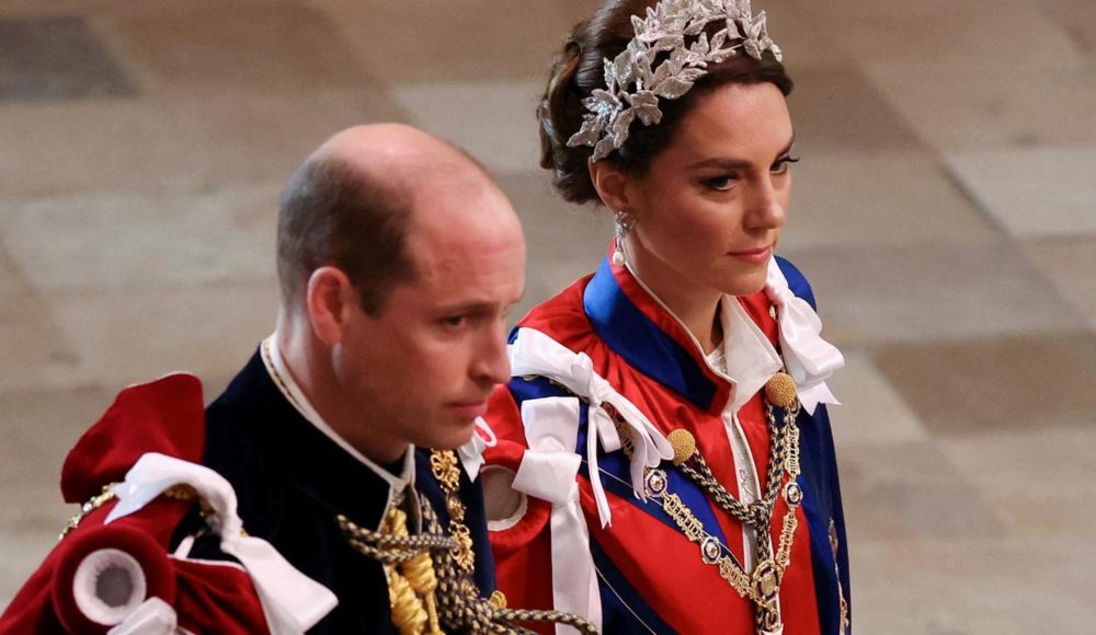Prince William and Kate arrive late for coronation of King Charles III