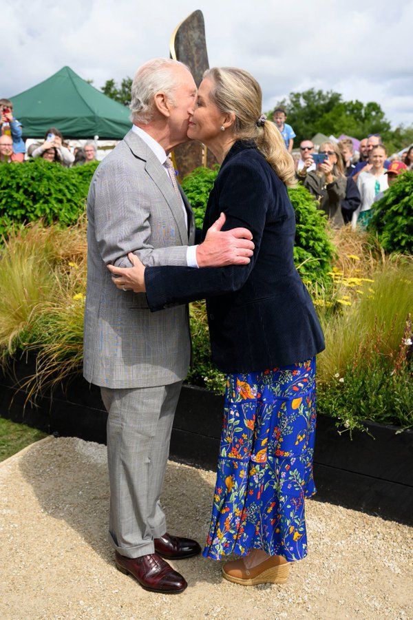 The Duchess of Edinburgh and King Charles with a curtsey on his arrival at the Royal Windsor Flow