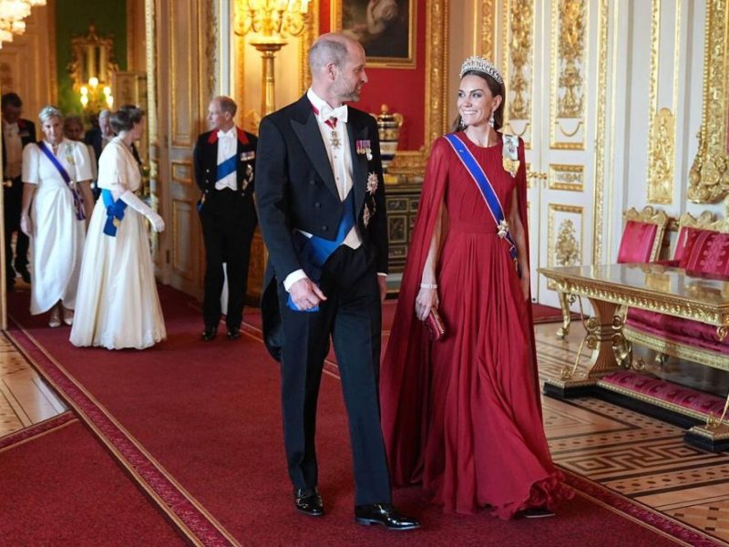 Princess Kate Shines in Sparkling Tiara At Windsor’s Royal Banquet