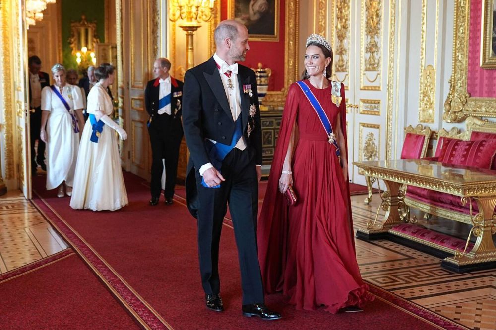 Princess Kate Shines in Sparkling Tiara At Windsor’s Royal Banquet