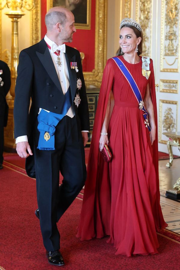 The Prince and Princess of Wales inside Windsor Castle this evening for the French state banquet!