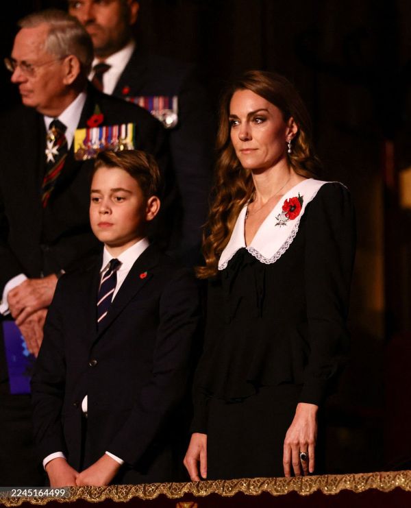 A touching moment as the Princess and Prince George pay tribute to our heroes