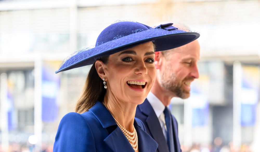A Royal Moment: Princess Kate’s Graceful Curtsy and Kiss for King Charles