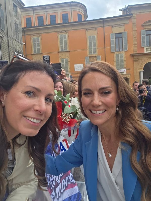 A beautiful selfie with the Princess of Wales during today’s visit 😍🇮🇹